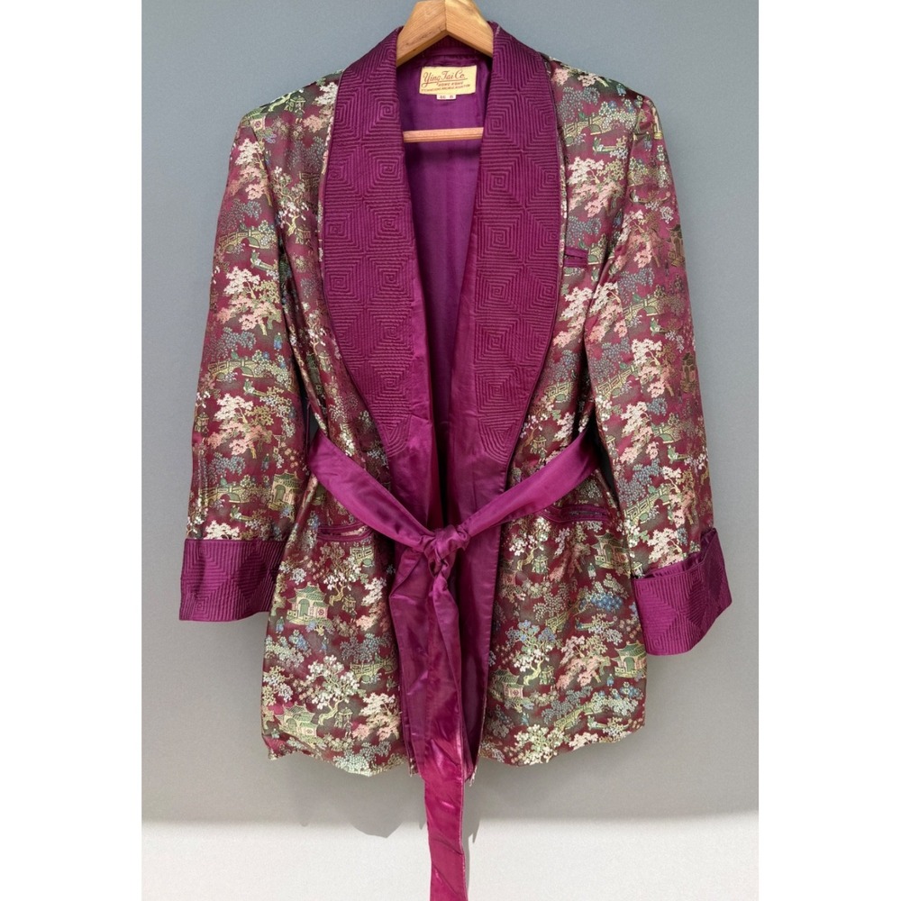 Vintage Ying Tai Co Smoking Jacket Purple Silk Brocade Village Scenes 46 B 1940s - Picture 14 of 16